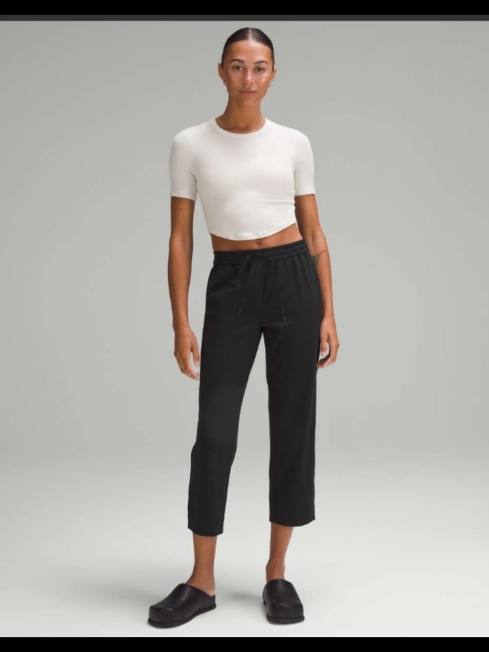 Lululemon Tapered-Leg Mid-Rise Crop 25" *Luxtreme Black* size Large